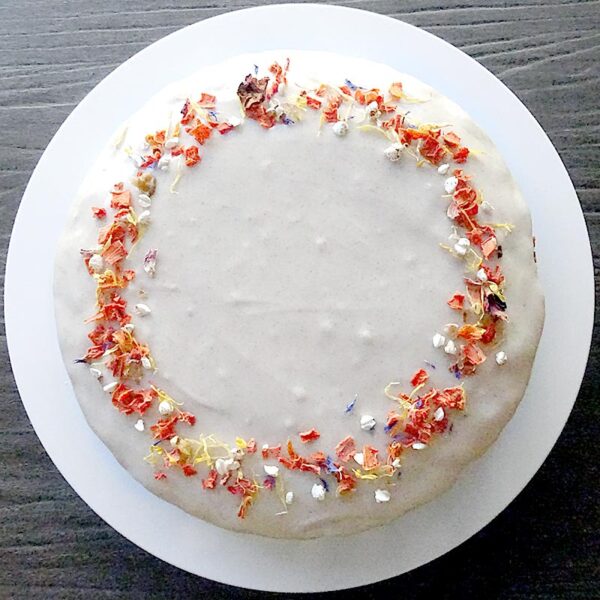 Möhrenkuchen mit Zuckerguss vegan